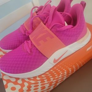 Nike Womens TR9 Running Shoes